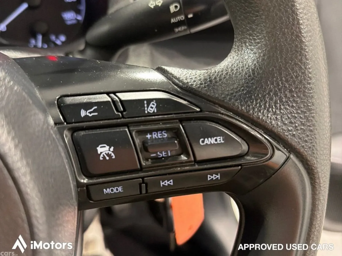 Toyota Yaris Hatchback, Petrol Hybrid, 2023, White