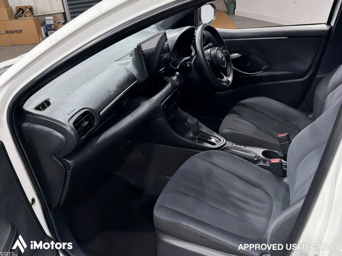 Toyota Yaris Hatchback, Petrol Hybrid, 2023, White