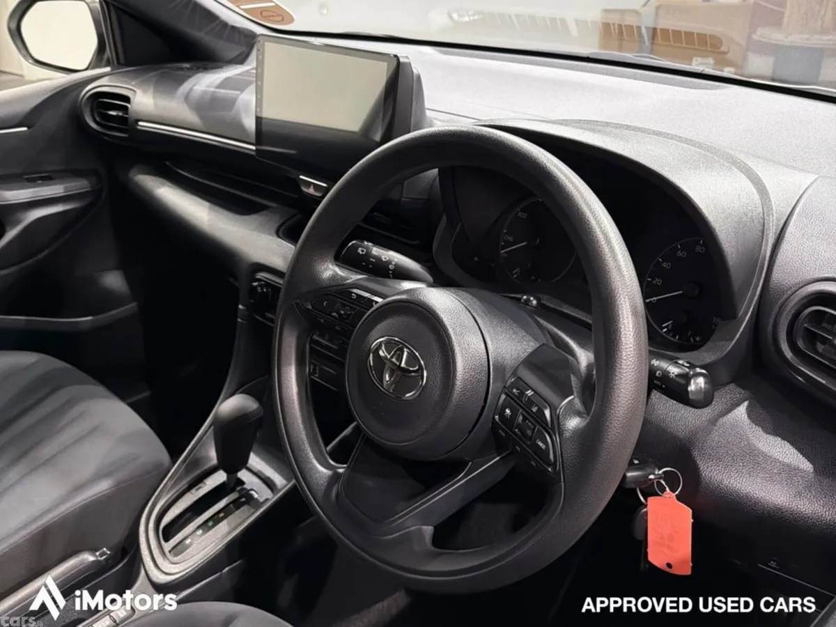 Toyota Yaris Hatchback, Petrol Hybrid, 2023, White