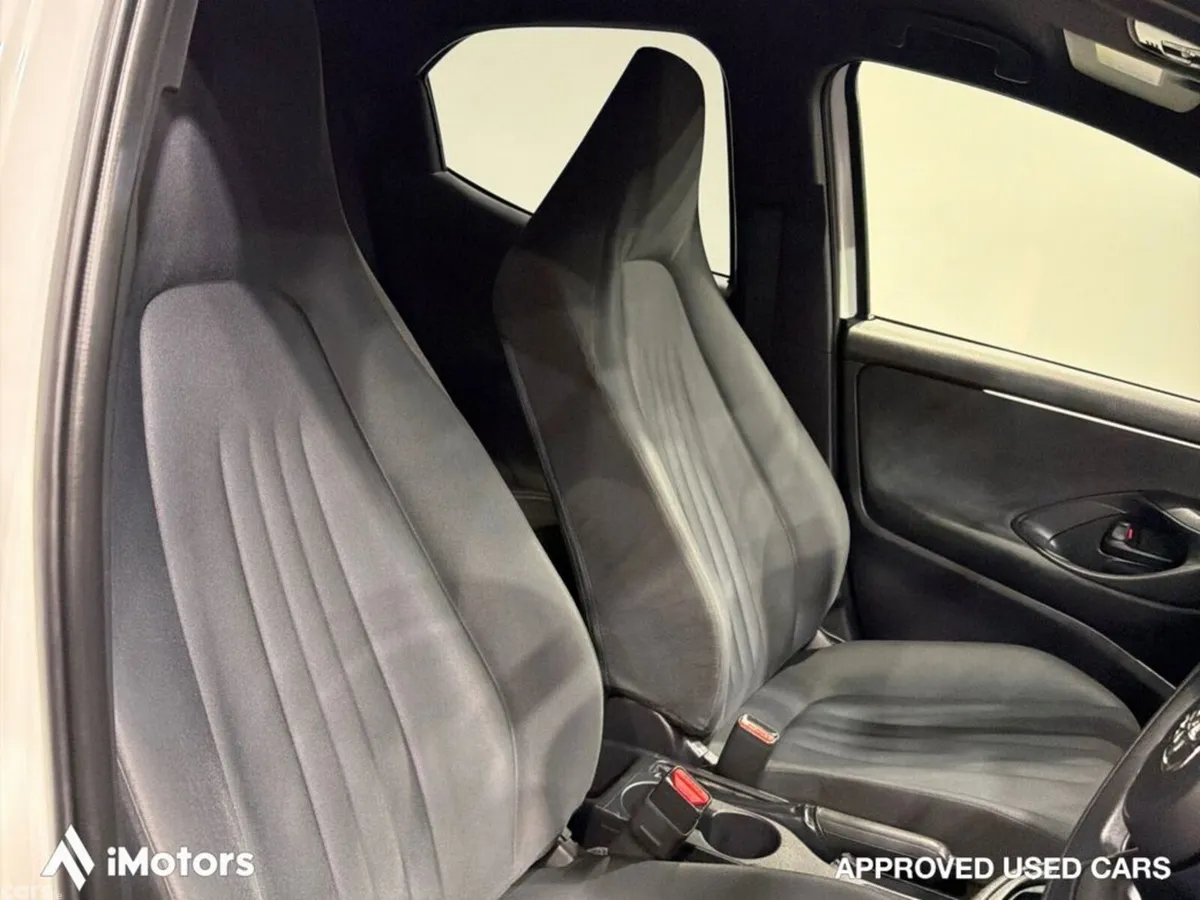 Toyota Yaris Hatchback, Petrol Hybrid, 2023, White