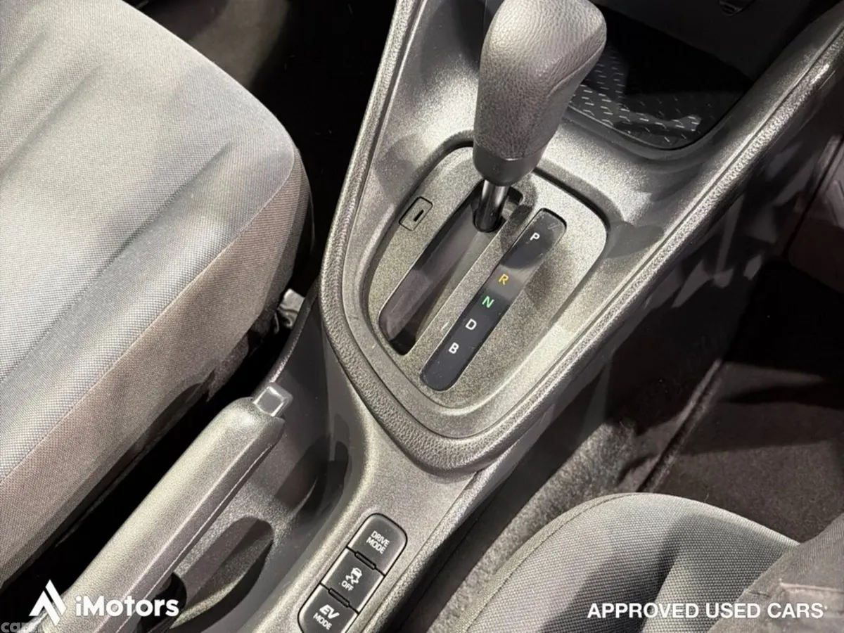 Toyota Yaris Hatchback, Petrol Hybrid, 2023, White