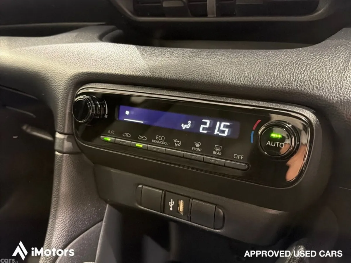 Toyota Yaris Hatchback, Petrol Hybrid, 2023, White