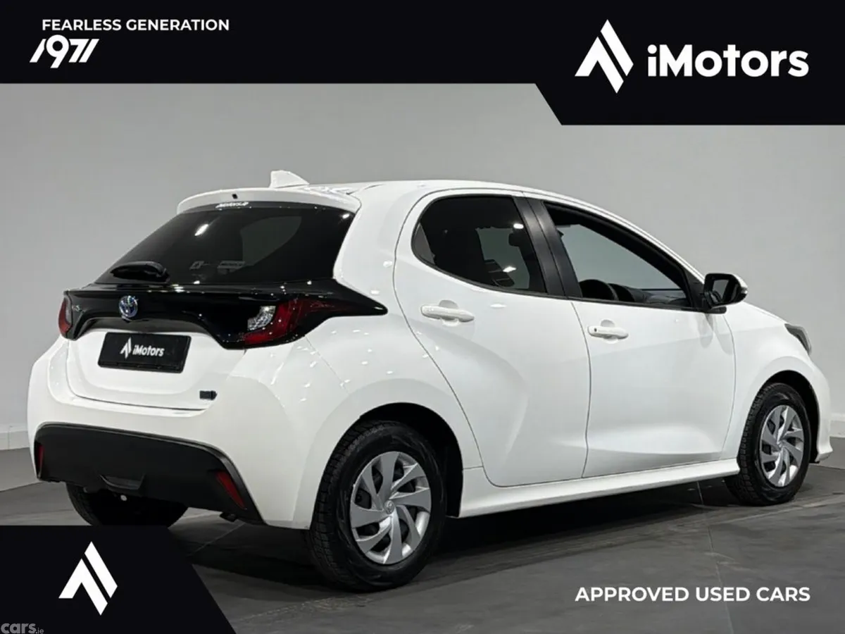 Toyota Yaris Hatchback, Petrol Hybrid, 2023, White