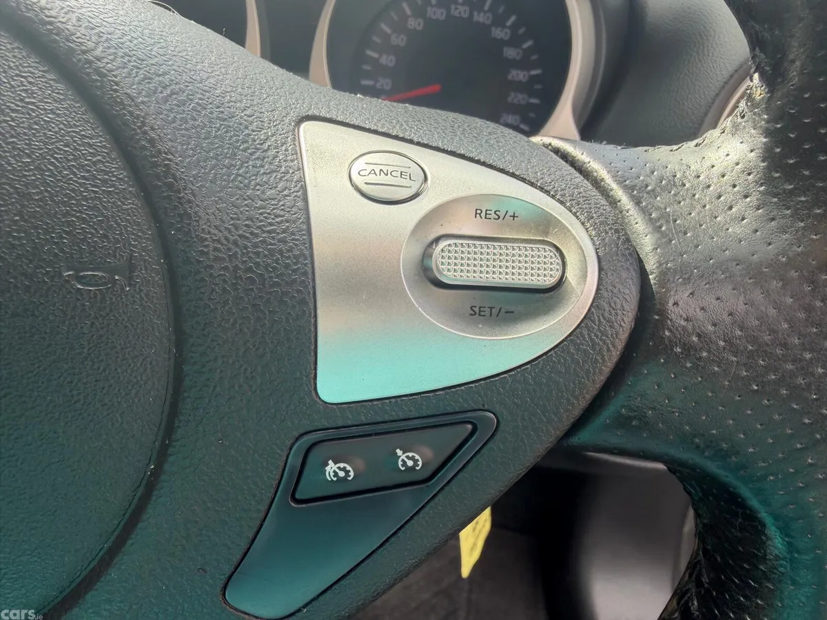 Nissan Juke SUV, Diesel, 2013, Grey