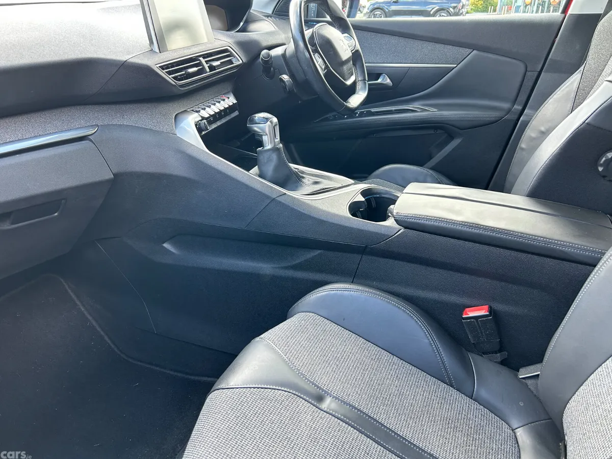 Peugeot 3008 MPV, Diesel, 2018, Red