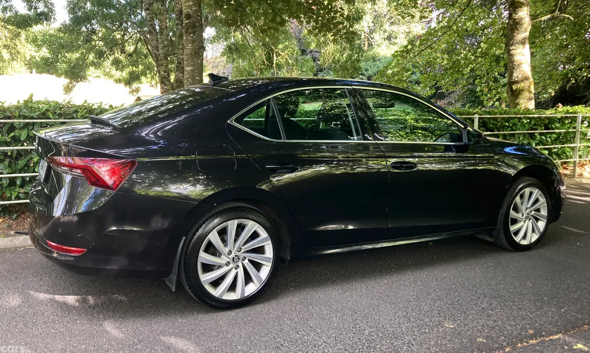 Skoda Octavia Saloon, Diesel, 2021, Black