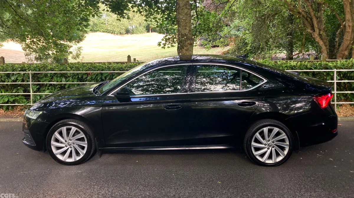 Skoda Octavia Saloon, Diesel, 2021, Black