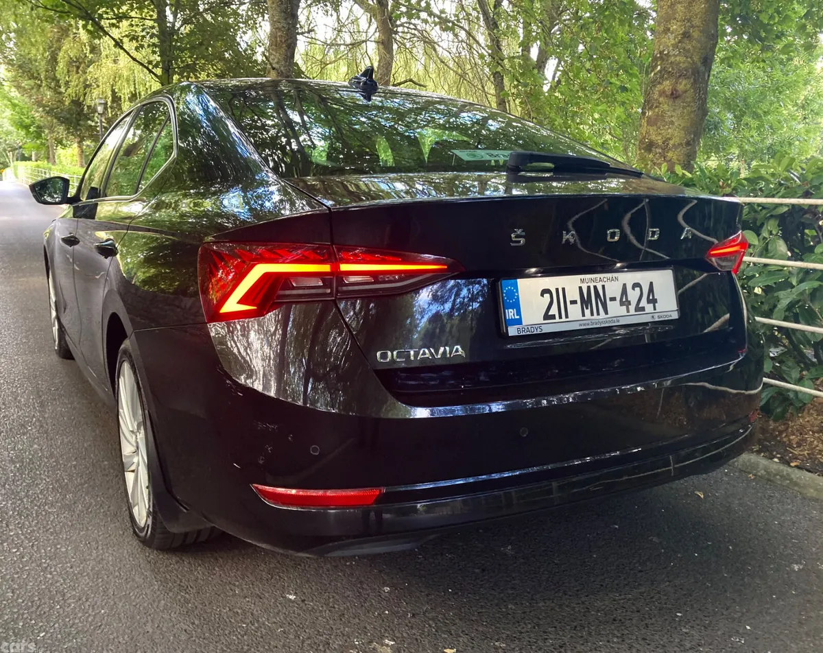 Skoda Octavia Saloon, Diesel, 2021, Black