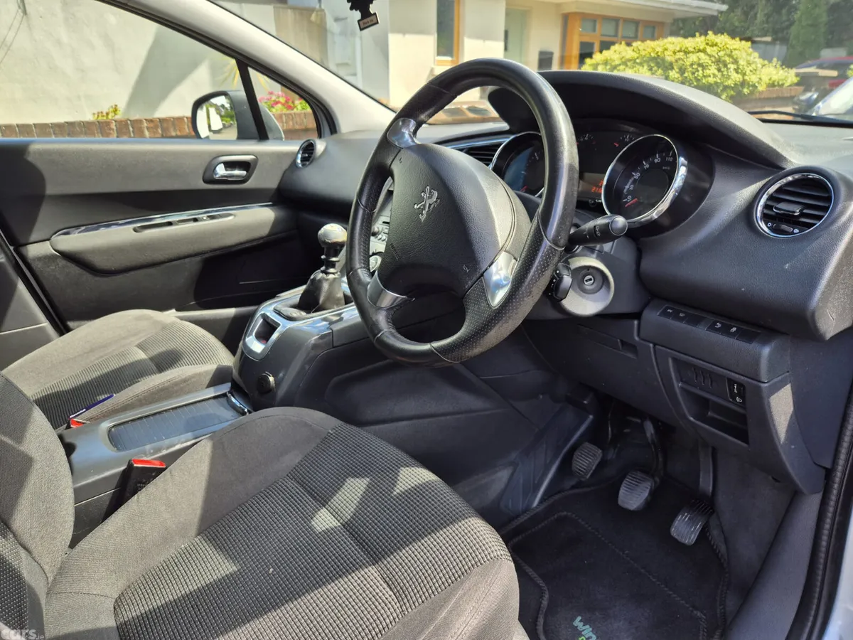 Peugeot 5008 MPV, Diesel, 2016, Grey