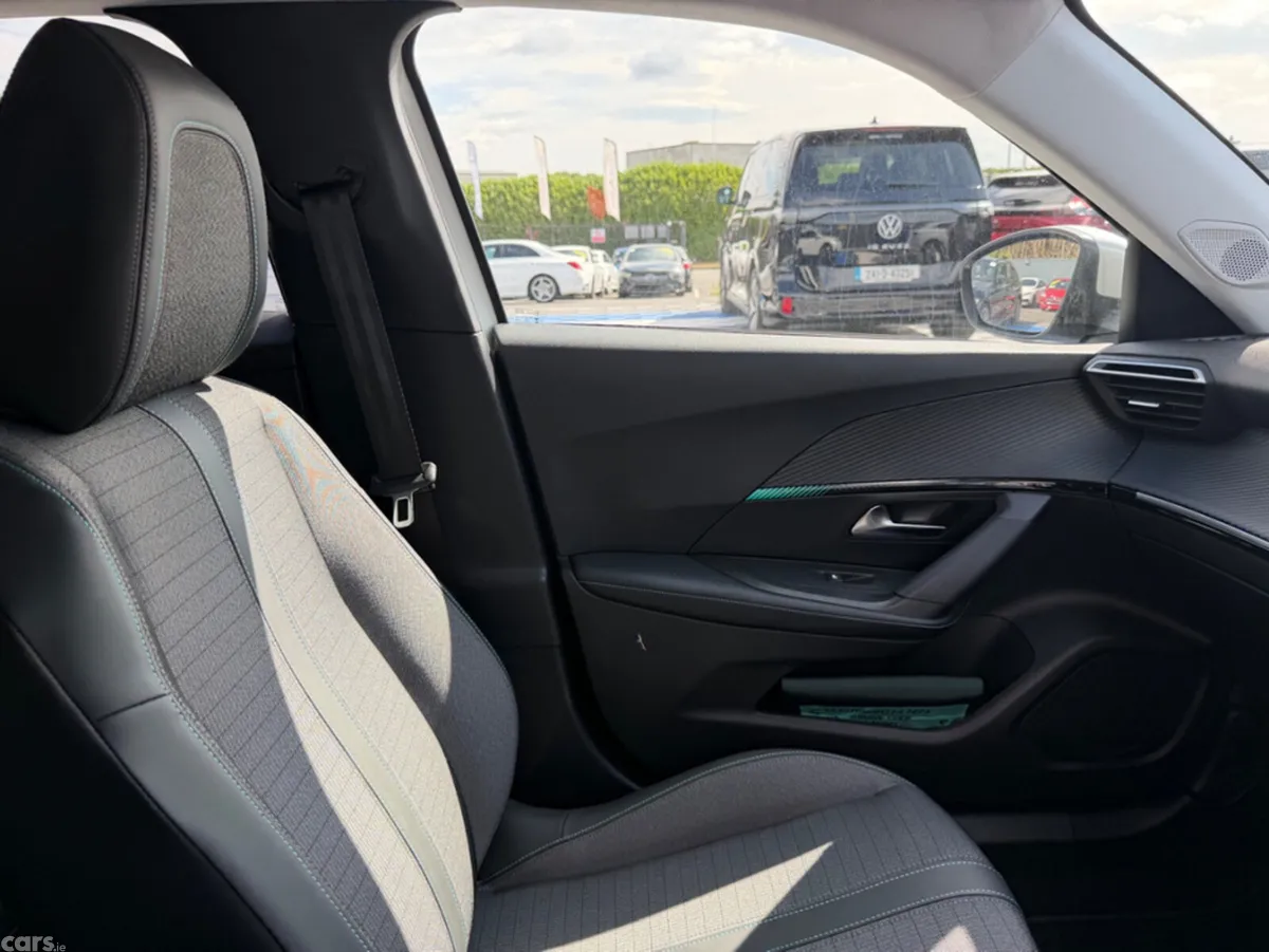 Peugeot 2008 SUV, Petrol, 2021, White