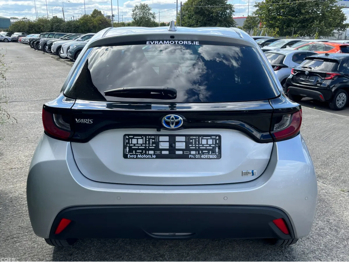 Toyota Yaris Hatchback, Petrol Hybrid, 2022, Silver