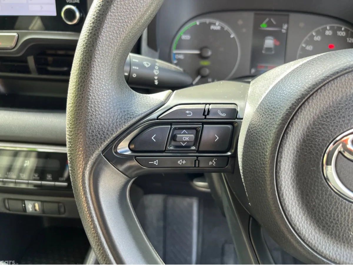 Toyota Yaris Hatchback, Petrol Hybrid, 2022, Silver