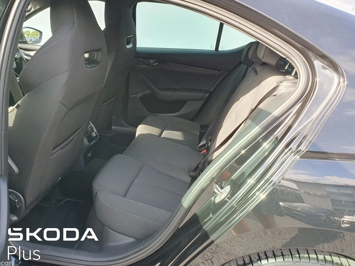 Skoda Octavia Saloon, Diesel, 2023, Black