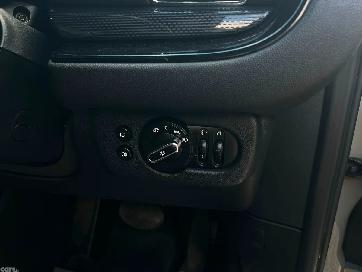 Mini Cooper Hatchback, Diesel, 2019, Green