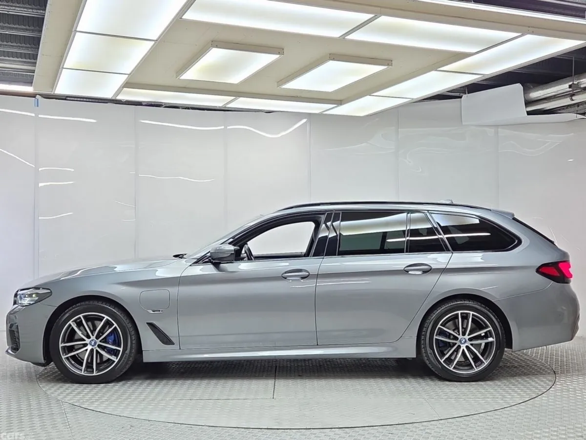 BMW 5-Series Estate, Petrol Plug-in Hybrid, 2023, Grey
