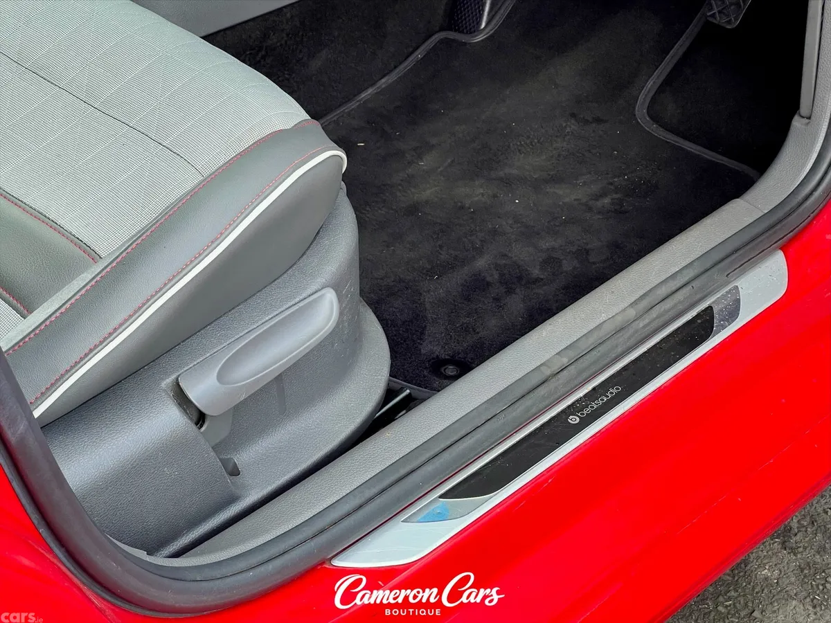 Volkswagen Polo Hatchback, Petrol, 2017, Red