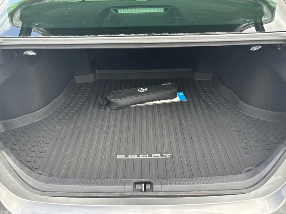Toyota Camry Saloon, Petrol Hybrid, 2023, Silver