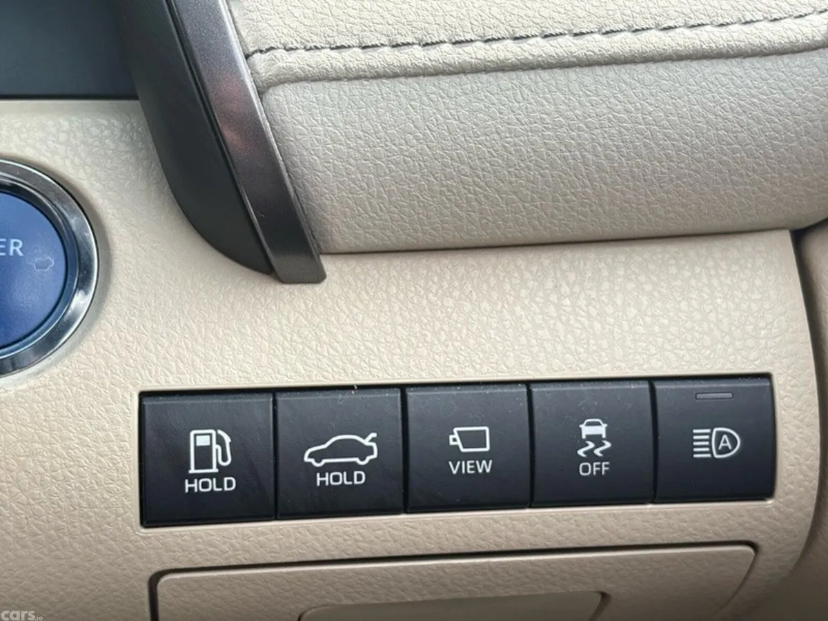 Toyota Camry Saloon, Petrol Hybrid, 2023, Silver