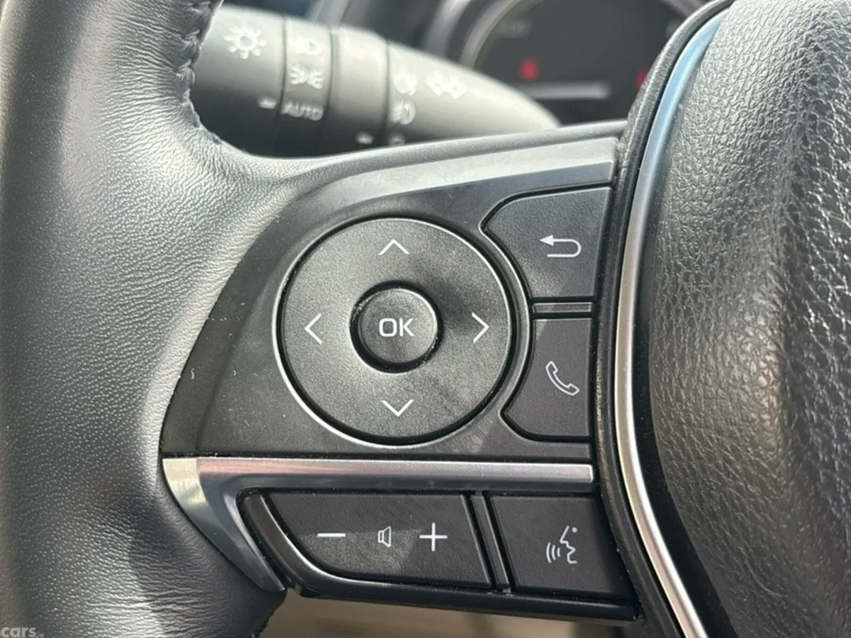 Toyota Camry Saloon, Petrol Hybrid, 2023, Silver