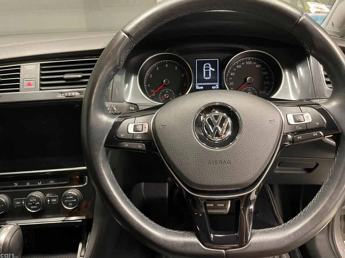 Volkswagen Golf Hatchback, Petrol, 2017, Silver