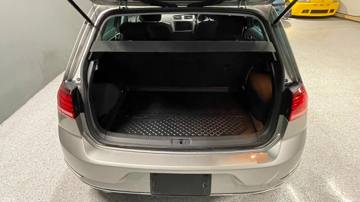 Volkswagen Golf Hatchback, Petrol, 2017, Silver