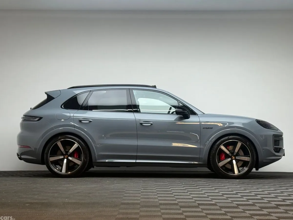 Porsche Cayenne SUV, Petrol Plug-in Hybrid, 2026, Grey