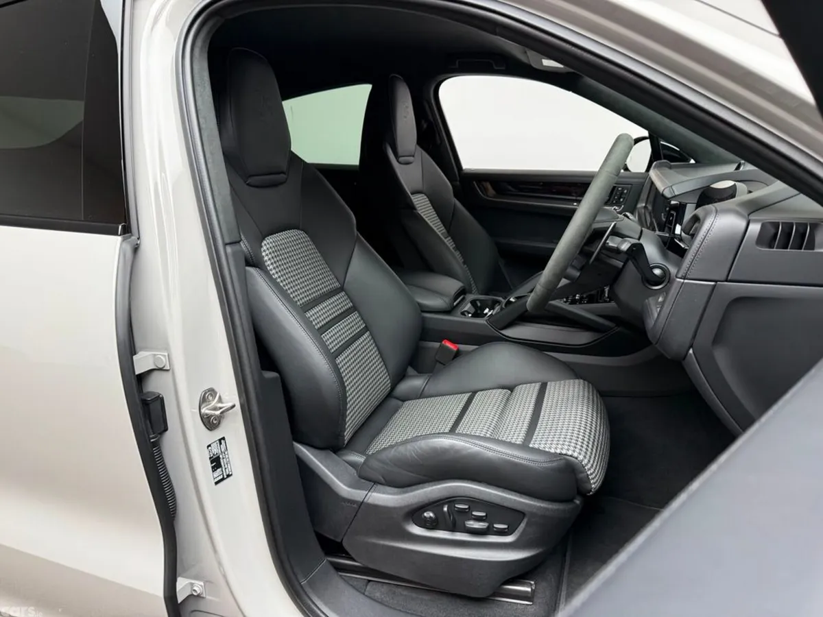 Porsche Cayenne Coupe, Petrol Plug-in Hybrid, 2026, Grey