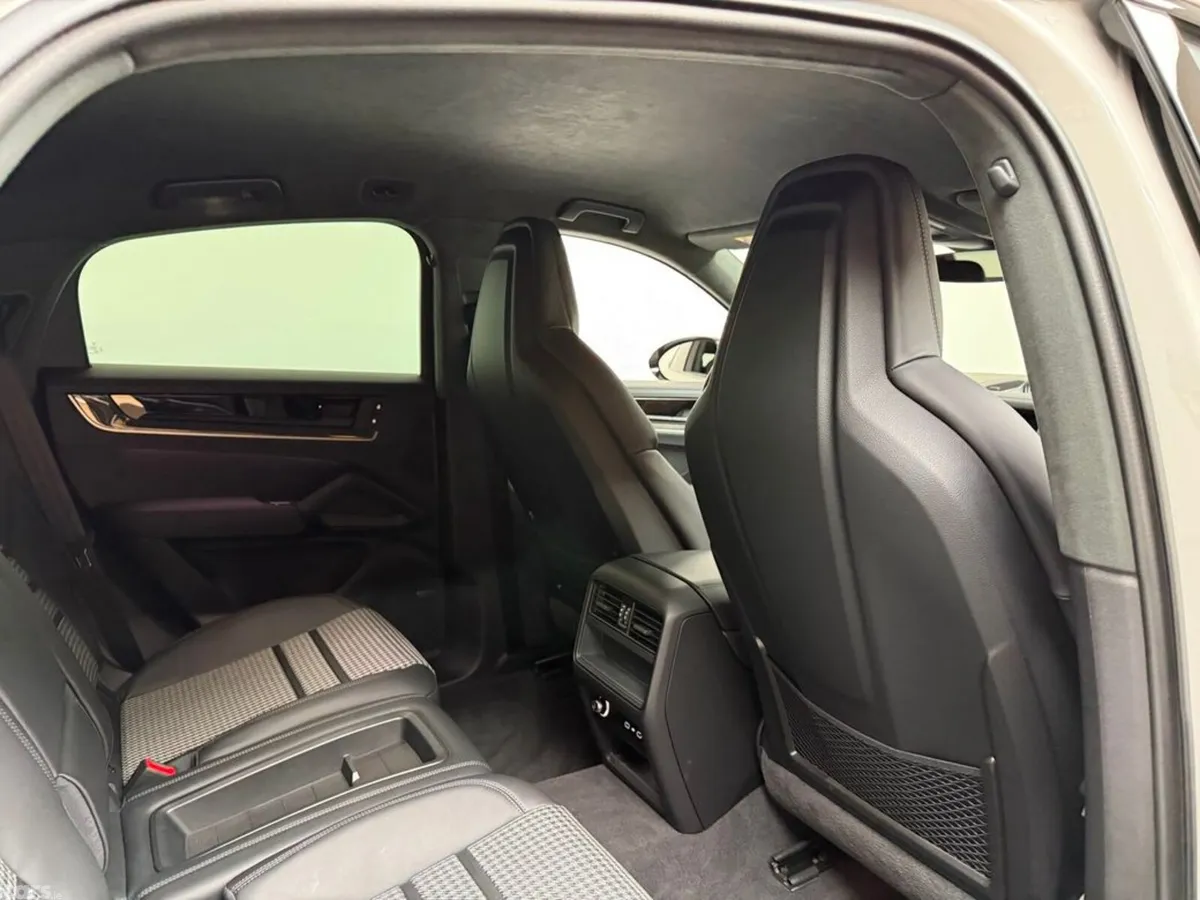 Porsche Cayenne Coupe, Petrol Plug-in Hybrid, 2026, Grey