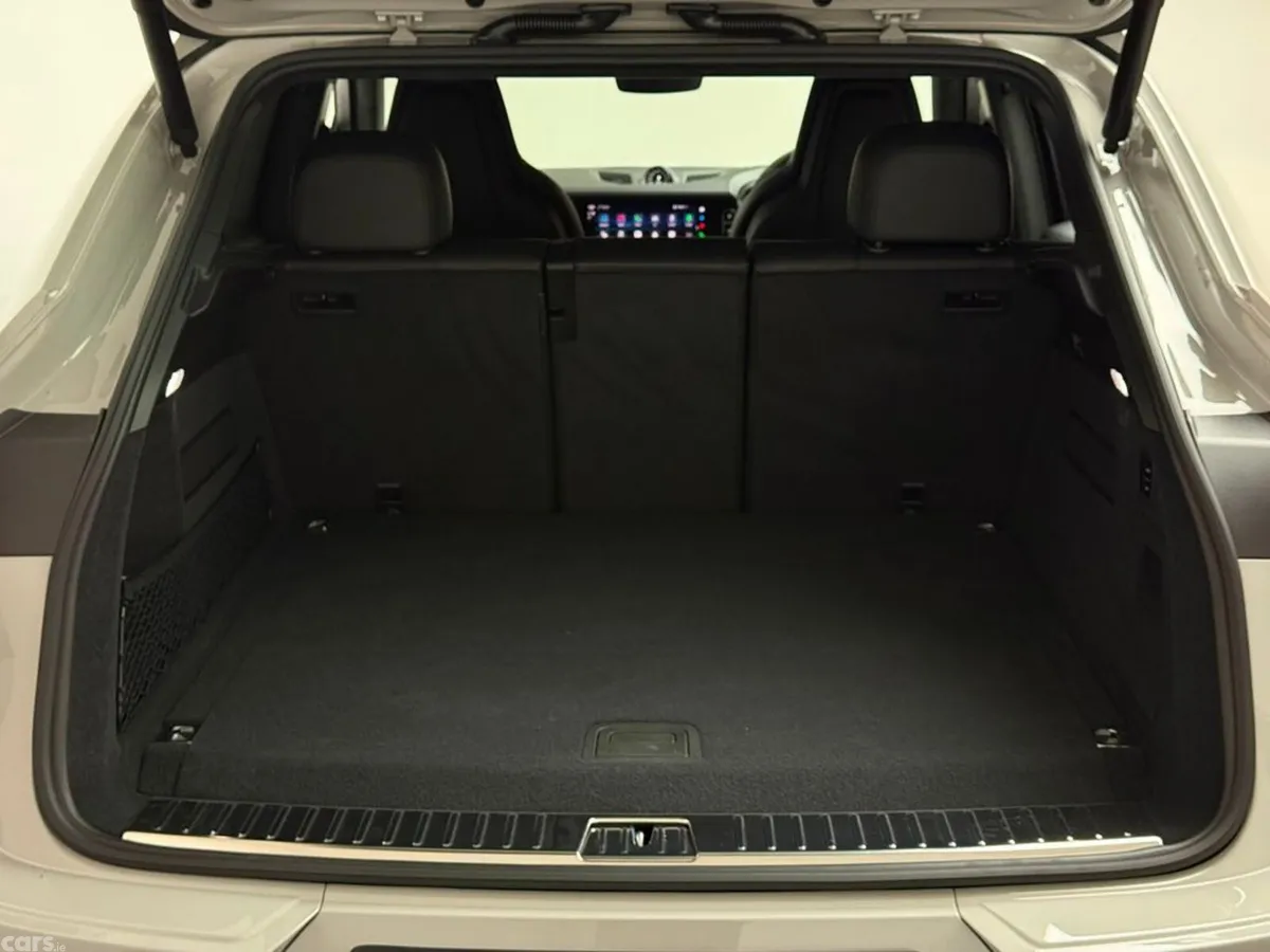 Porsche Cayenne Coupe, Petrol Plug-in Hybrid, 2026, Grey