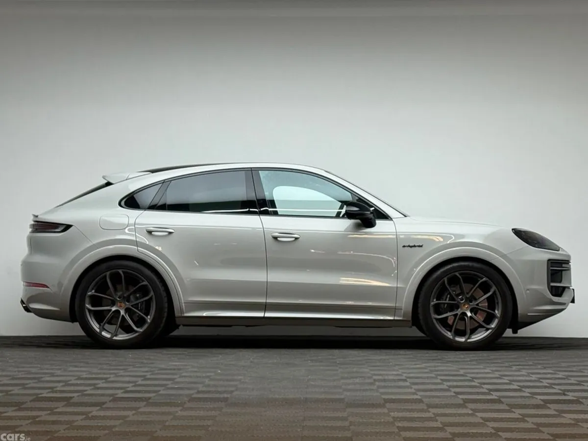 Porsche Cayenne Coupe, Petrol Plug-in Hybrid, 2026, Grey