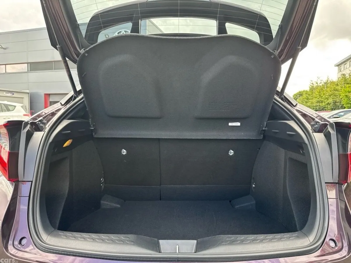 Toyota C-HR SUV, Petrol Hybrid, 2023, Purple