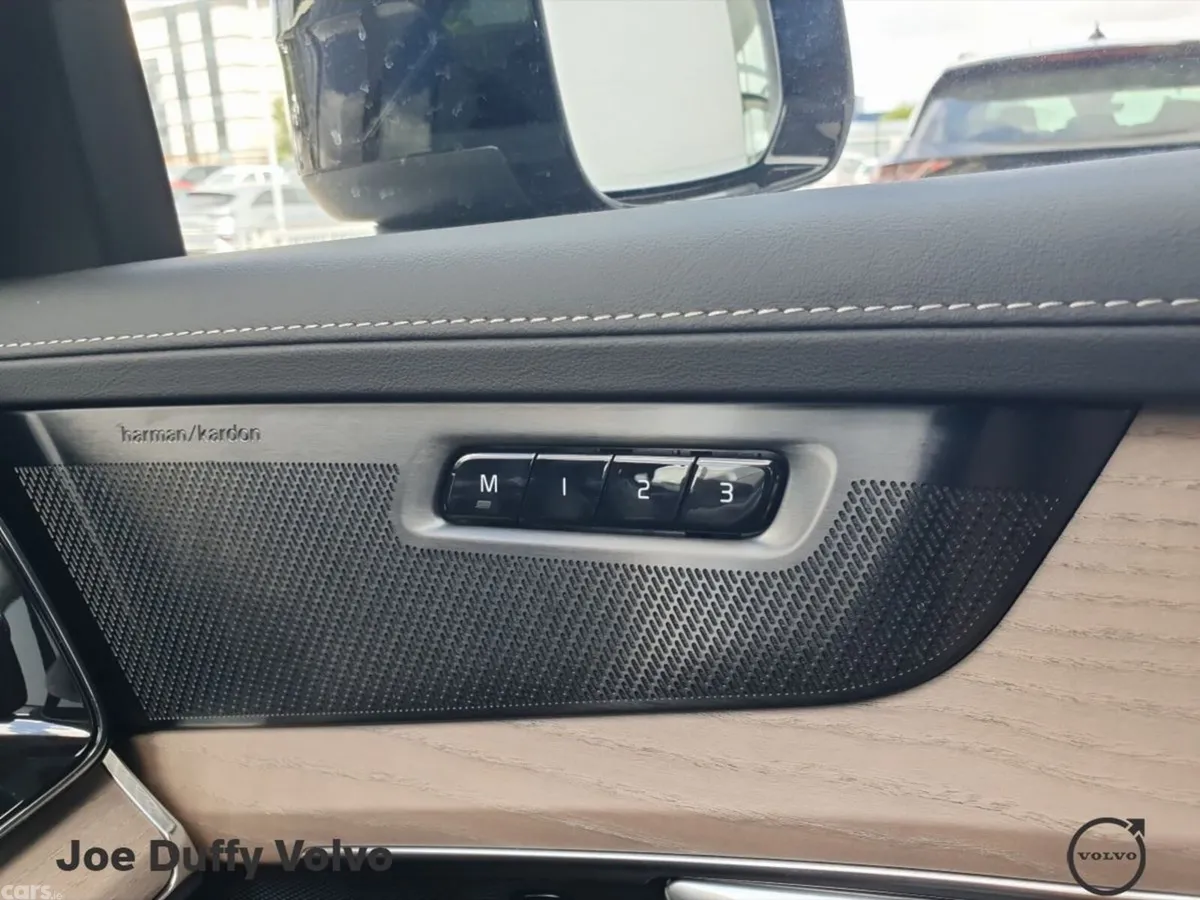 Volvo XC90 SUV, Petrol Plug-in Hybrid, 2026, Blue