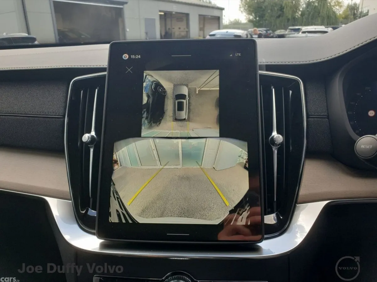 Volvo XC90 SUV, Petrol Plug-in Hybrid, 2026, Silver