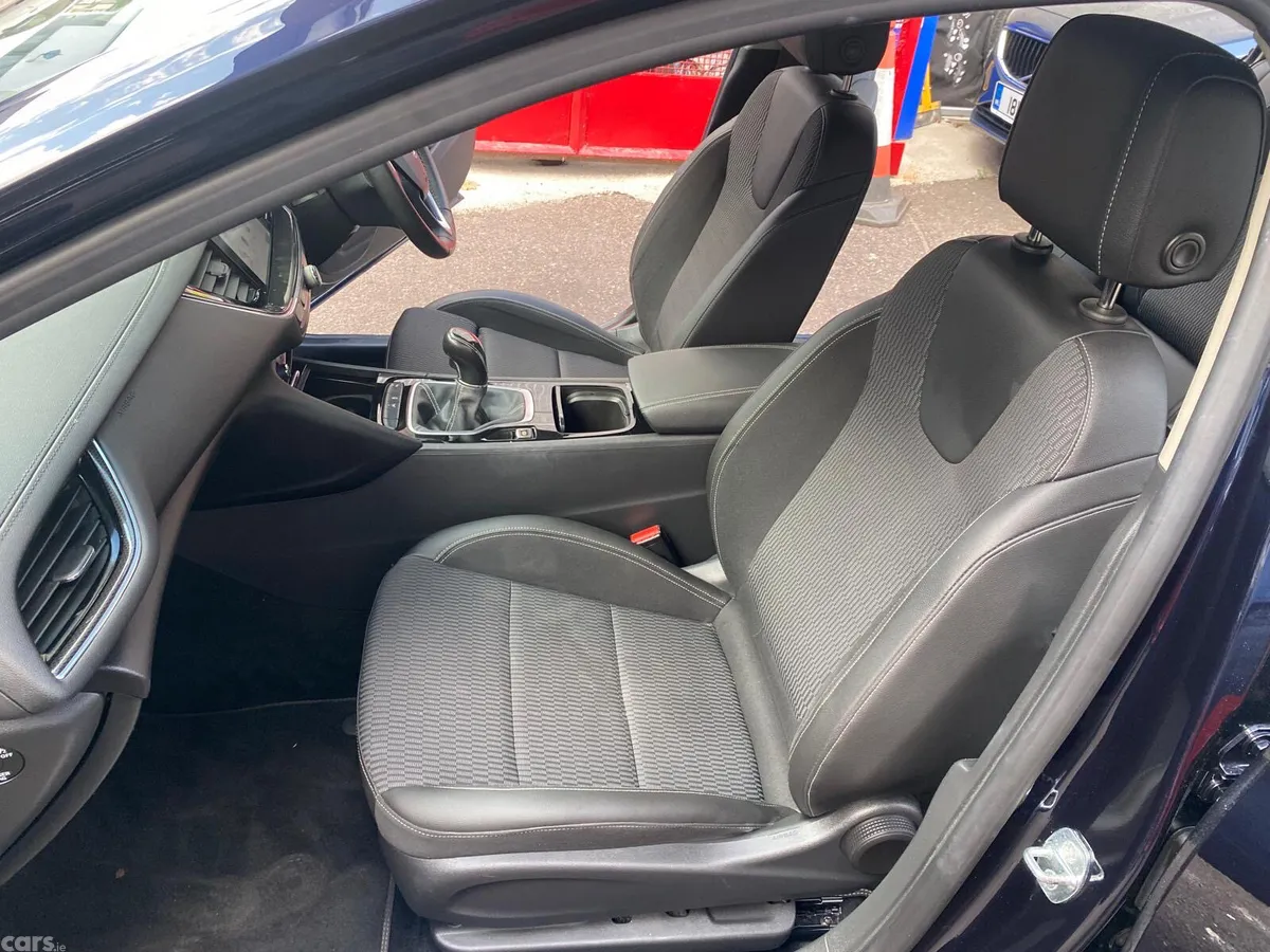 Opel Insignia Hatchback, Diesel, 2018, Blue