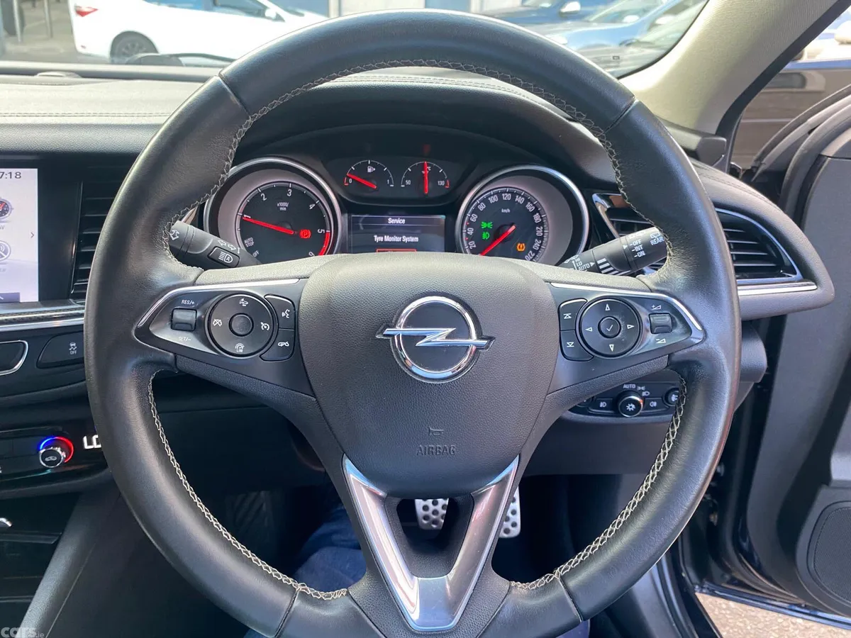 Opel Insignia Hatchback, Diesel, 2018, Blue