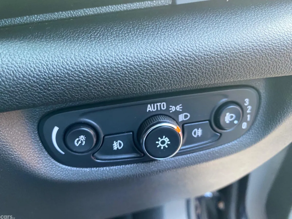 Opel Insignia Hatchback, Diesel, 2018, Blue