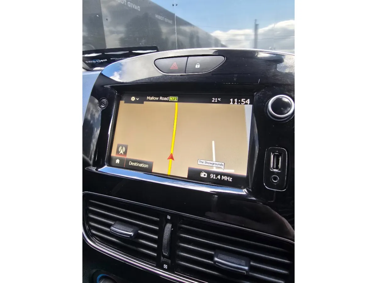 Renault Clio Hatchback, Petrol, 2019, White