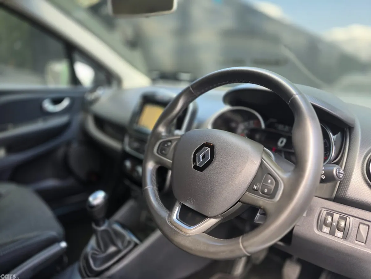 Renault Clio Hatchback, Petrol, 2019, White