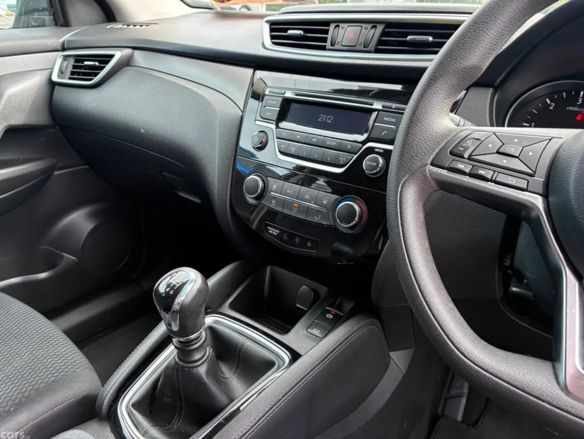 Nissan Qashqai SUV, Diesel, 2020, Red
