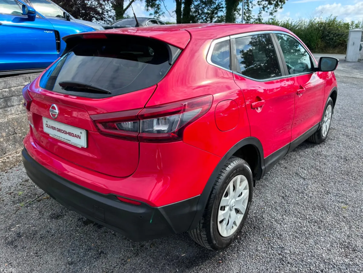 Nissan Qashqai SUV, Diesel, 2020, Red