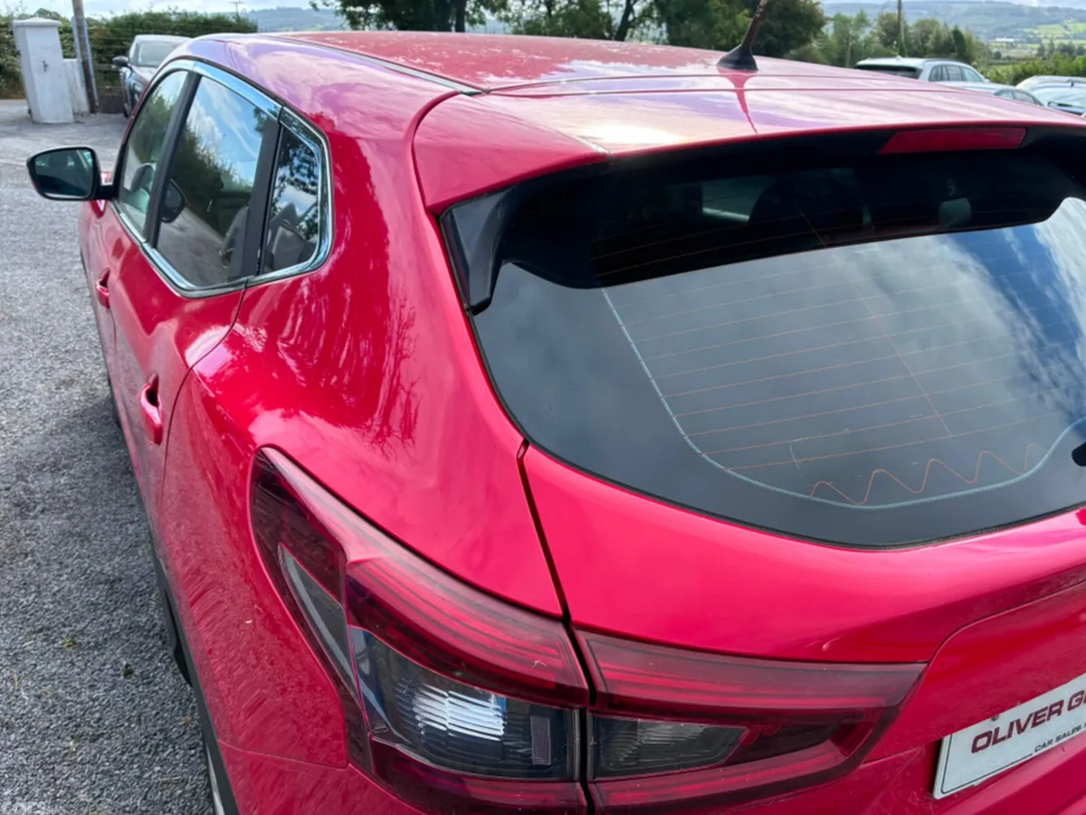 Nissan Qashqai SUV, Diesel, 2020, Red