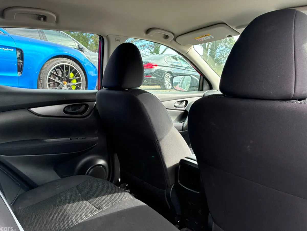 Nissan Qashqai SUV, Diesel, 2020, Red