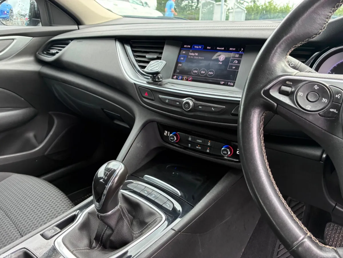 Opel Insignia Hatchback, Diesel, 2022, White