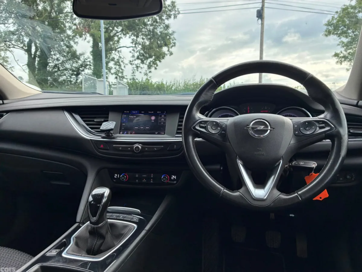 Opel Insignia Hatchback, Diesel, 2022, White