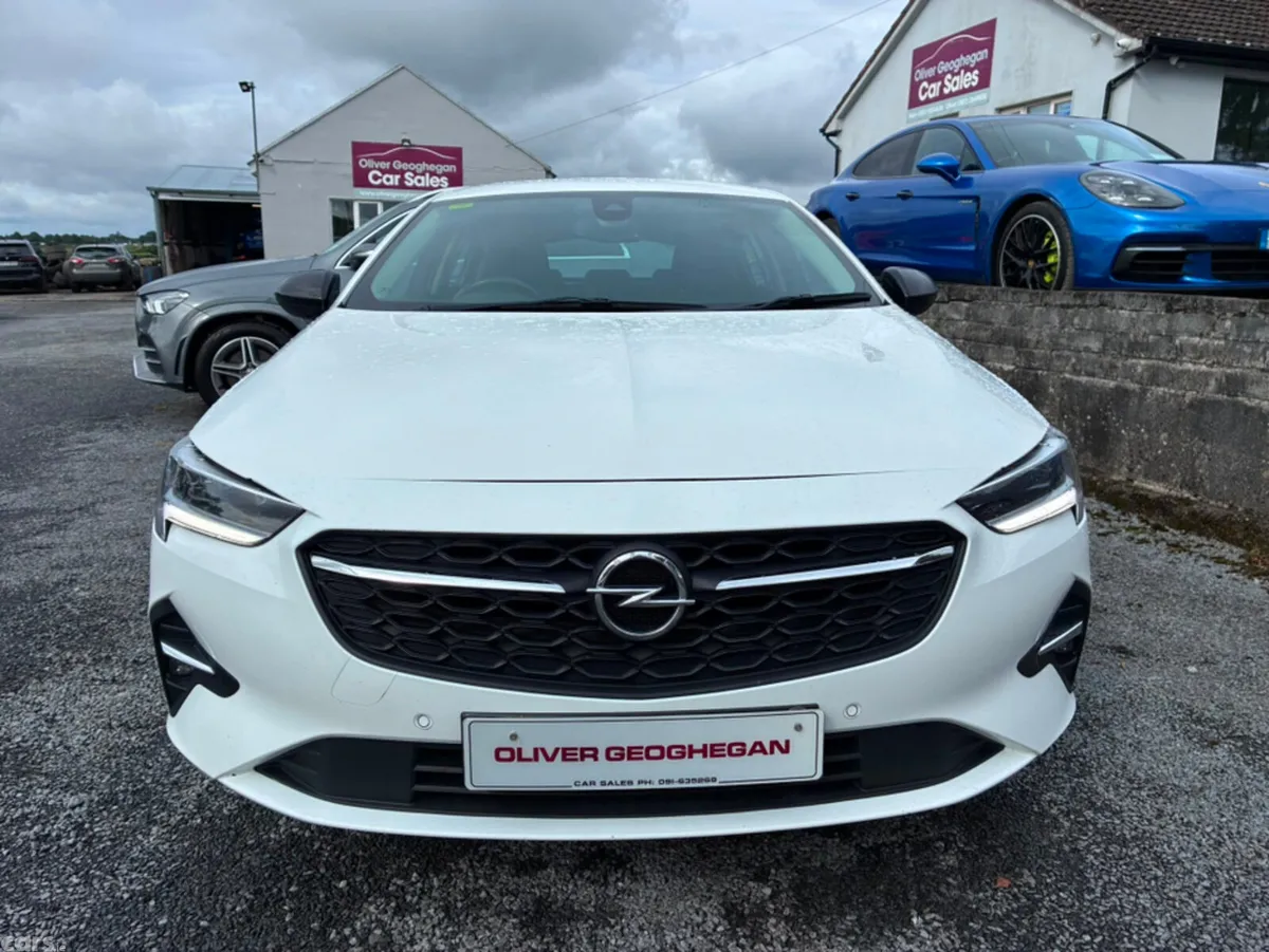 Opel Insignia Hatchback, Diesel, 2022, White