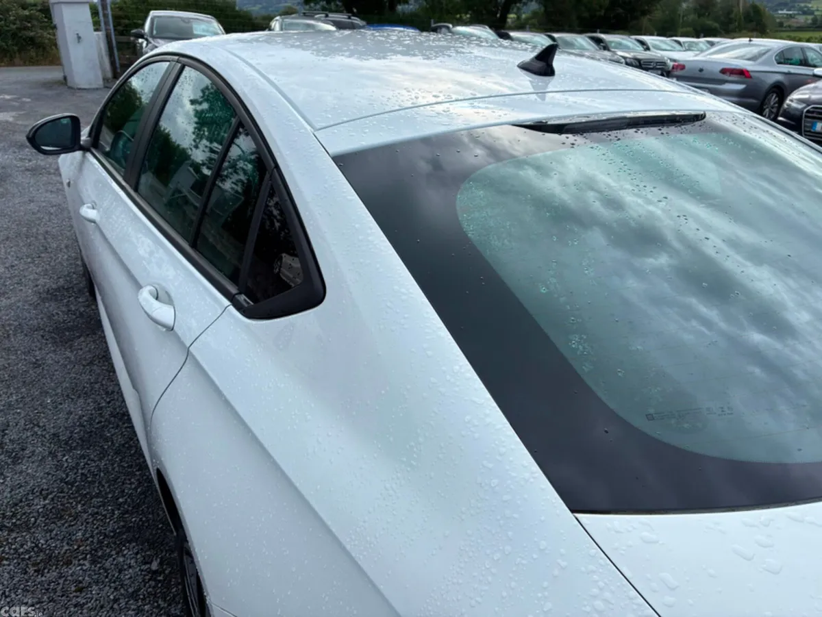 Opel Insignia Hatchback, Diesel, 2022, White