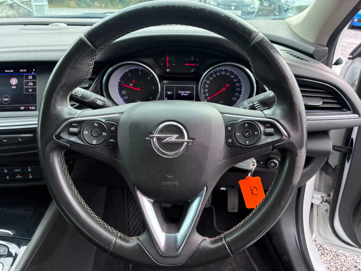 Opel Insignia Hatchback, Diesel, 2022, White