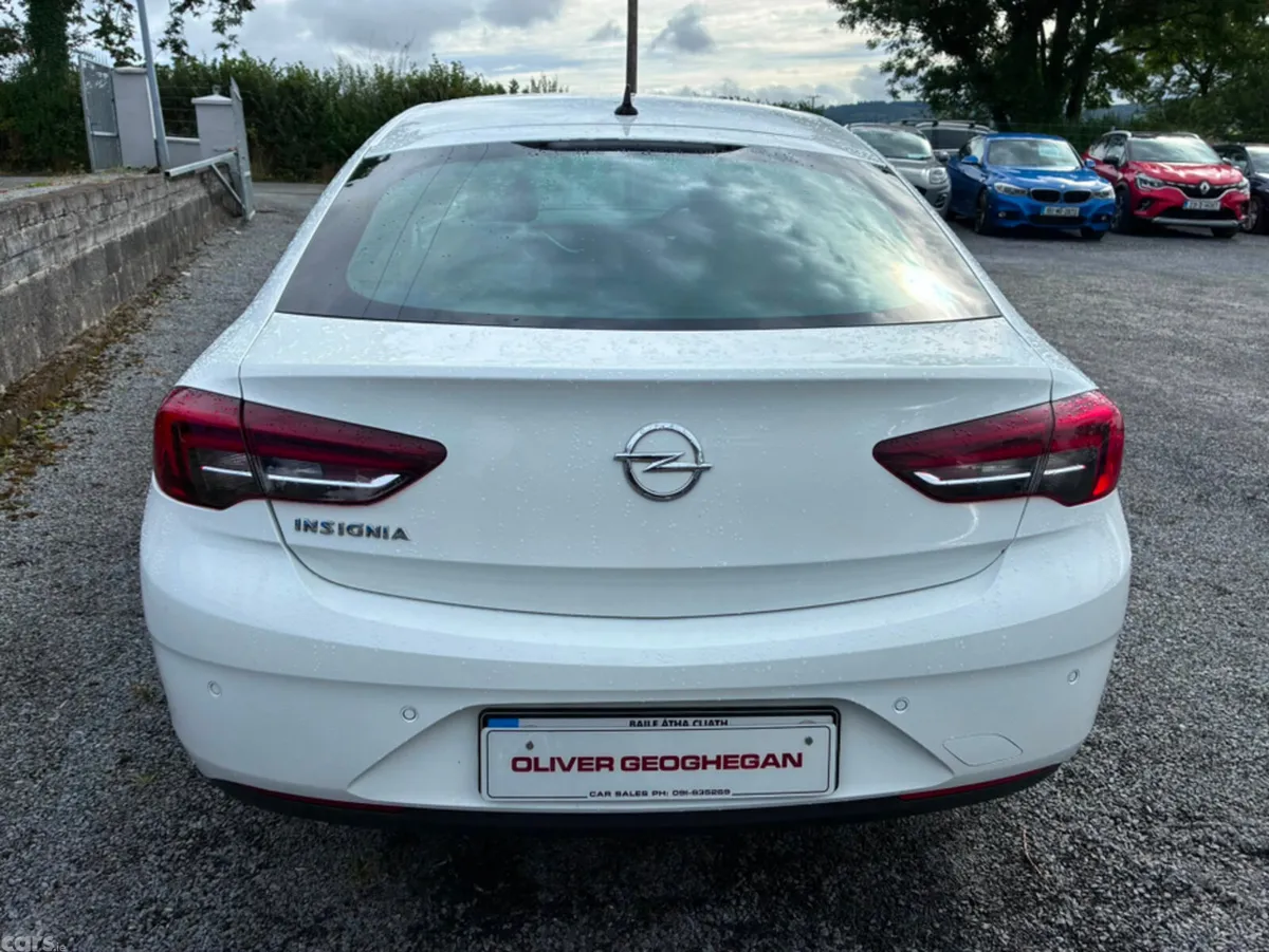 Opel Insignia Hatchback, Diesel, 2022, White