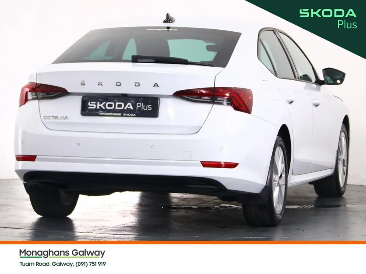 Skoda Octavia Hatchback, Petrol, 2024, White