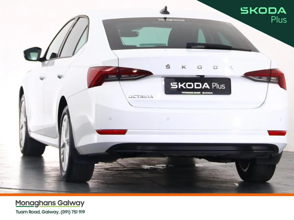 Skoda Octavia Hatchback, Petrol, 2024, White